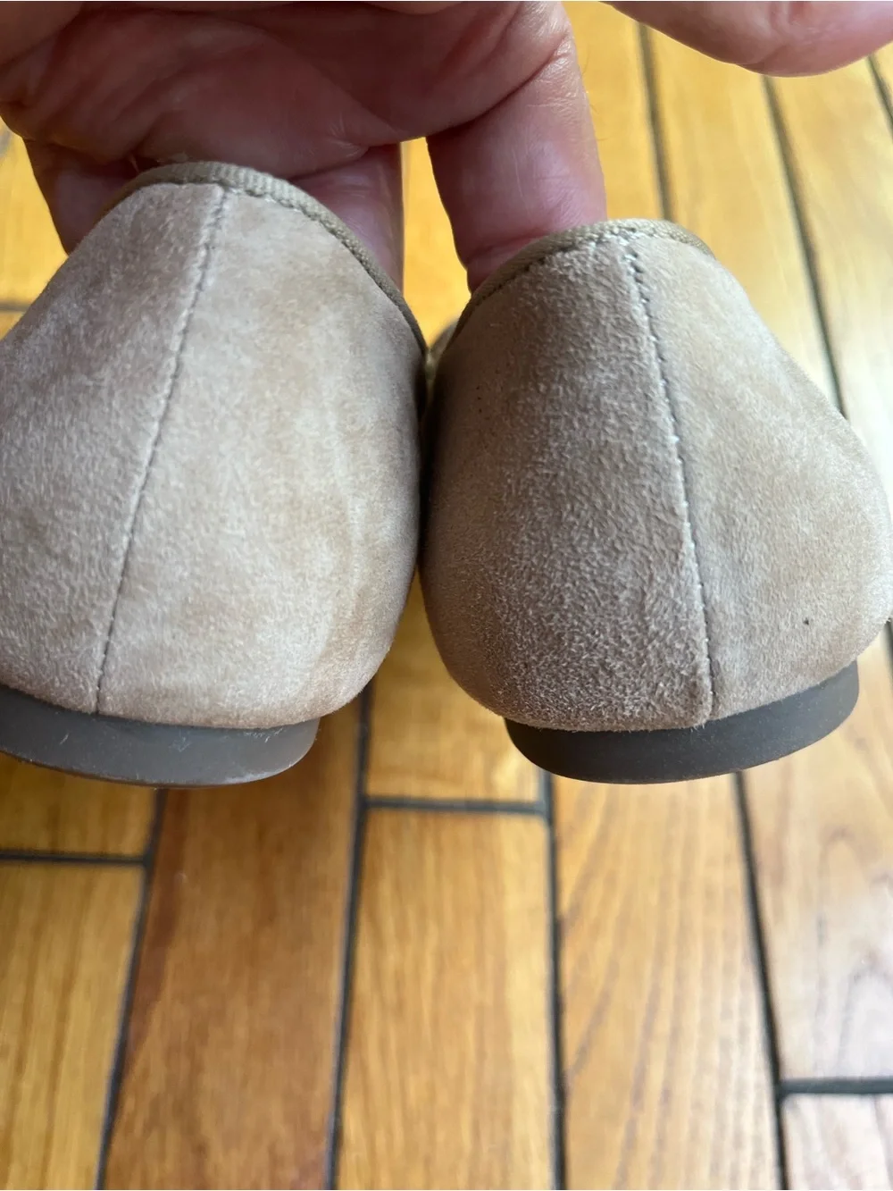 Tahari Womens Tan Suede Tacey Slip-On Loafers size 6.5 M. Classic